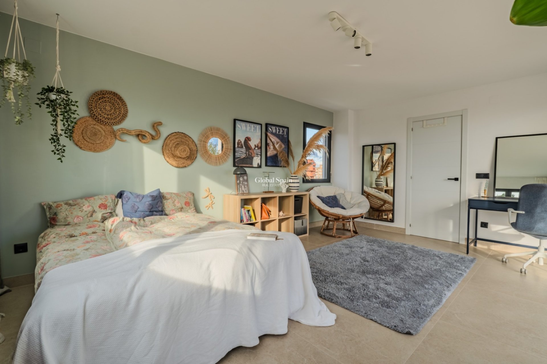 Resale - VILLA -
ALICANTE - Cabo de las Huertas