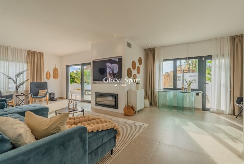 Resale - VILLA -
ALICANTE - Cabo de las Huertas
