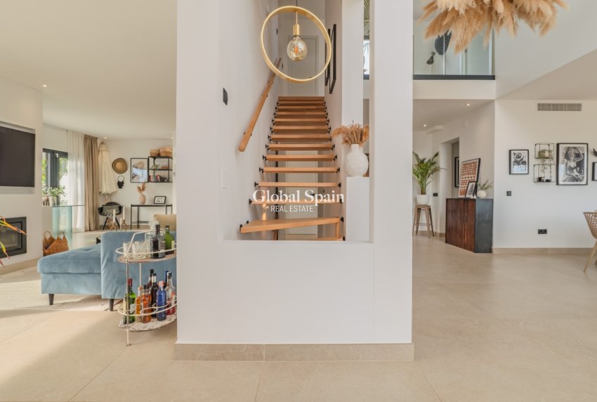 Resale - VILLA -
ALICANTE - Cabo de las Huertas