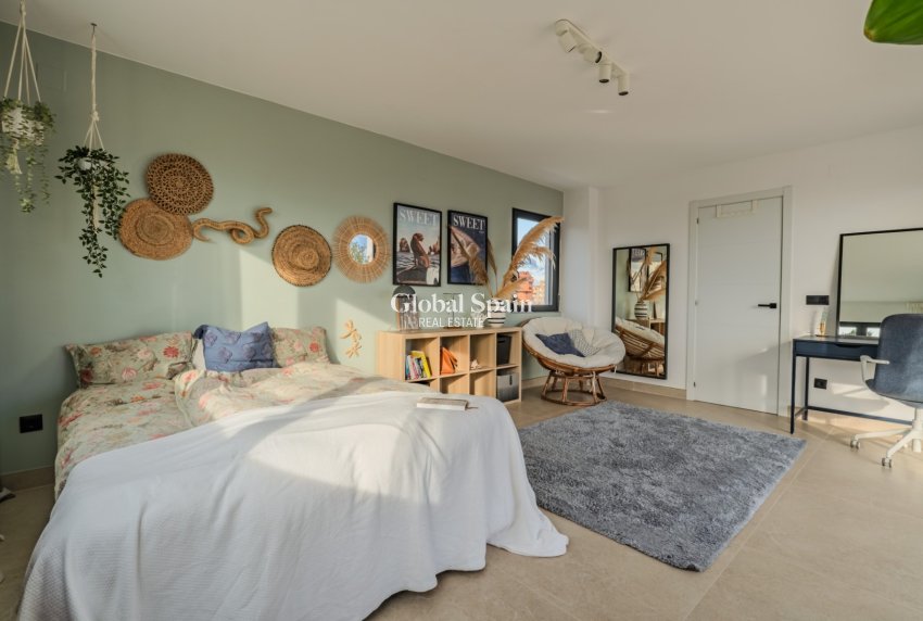 Resale - VILLA -
ALICANTE - Cabo de las Huertas