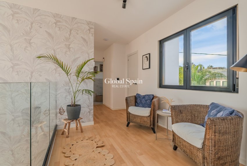 Resale - VILLA -
ALICANTE - Cabo de las Huertas