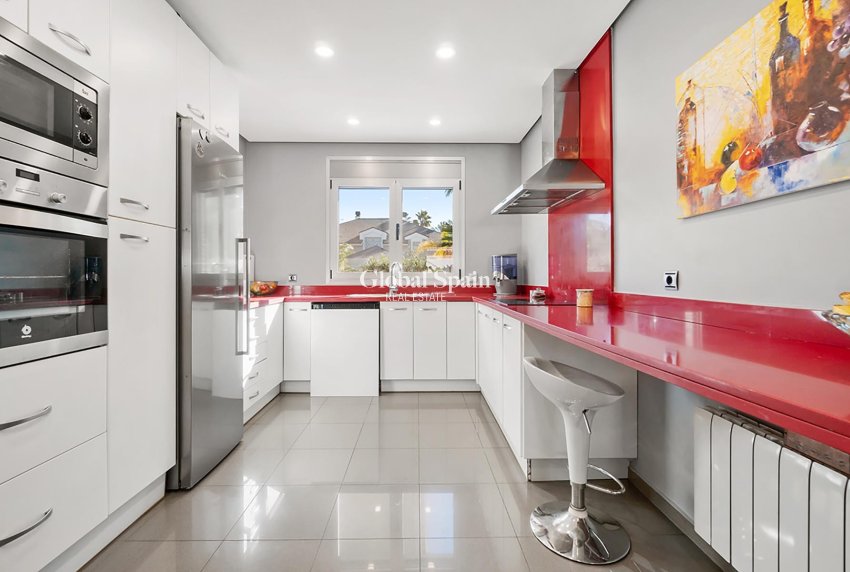 Resale - VILLA -
ALICANTE - CAMPOAMOR