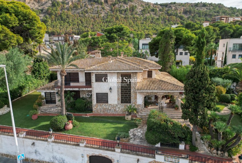 Resale - VILLA -
ALICANTE - Costa Blanca