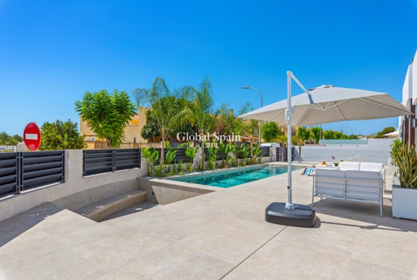 Resale - Villa -
ALICANTE - El Campello