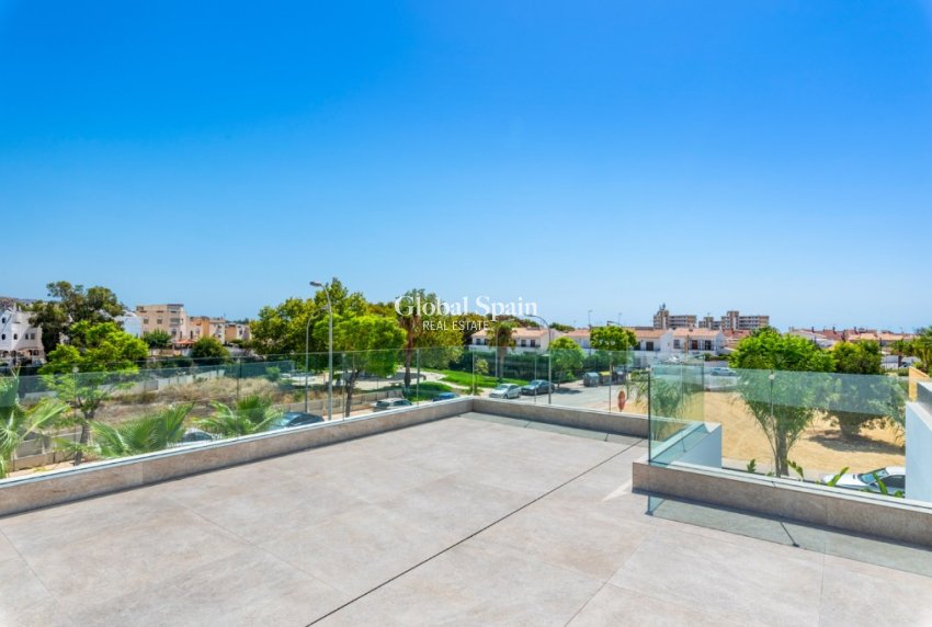 Resale - Villa -
ALICANTE - El Campello