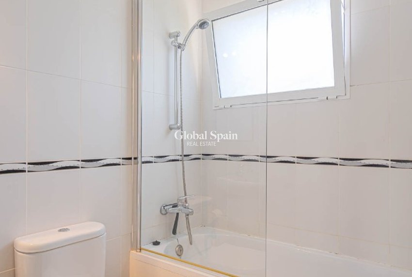 Resale - VILLA -
ALICANTE - El Campello
