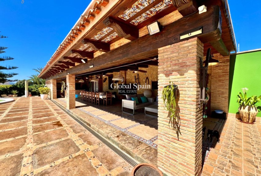 Resale - VILLA -
ALMORADÍ - Comunidad Valenciana