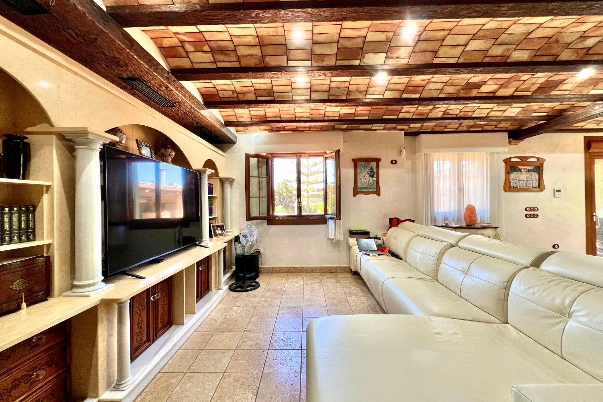 Resale - VILLA -
ALMORADÍ - Comunidad Valenciana