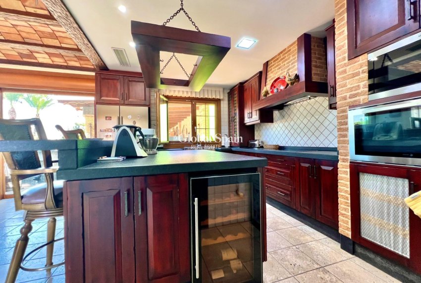 Resale - VILLA -
ALMORADÍ - Comunidad Valenciana