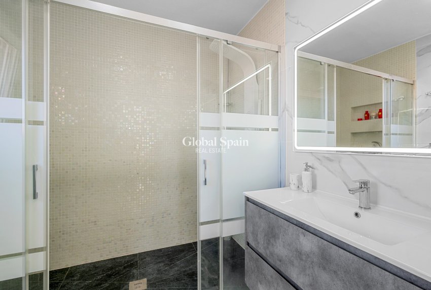 Resale - VILLA -
ALMORADÍ - Inland