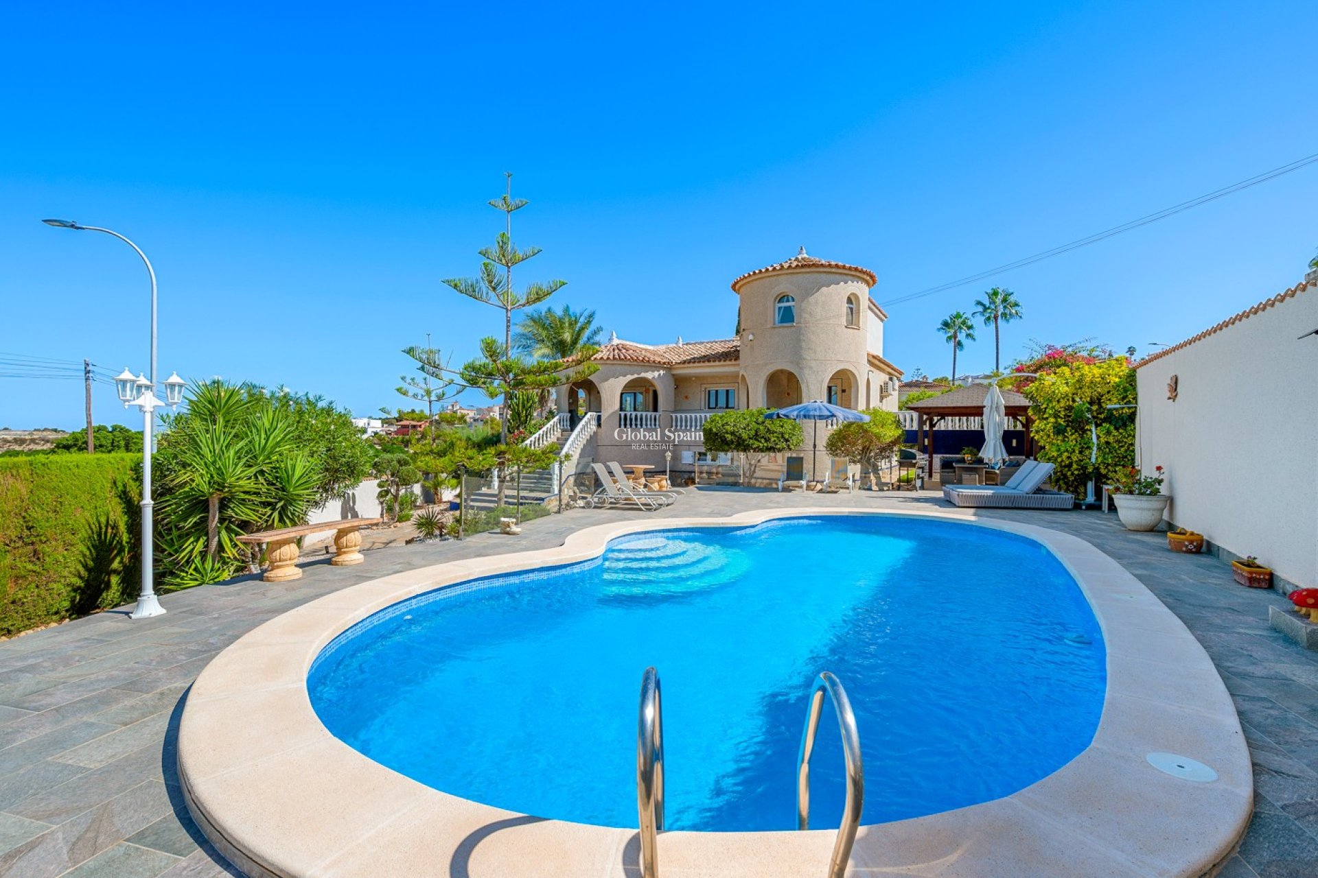 Resale - VILLA -
ALMORADÍ - Inland