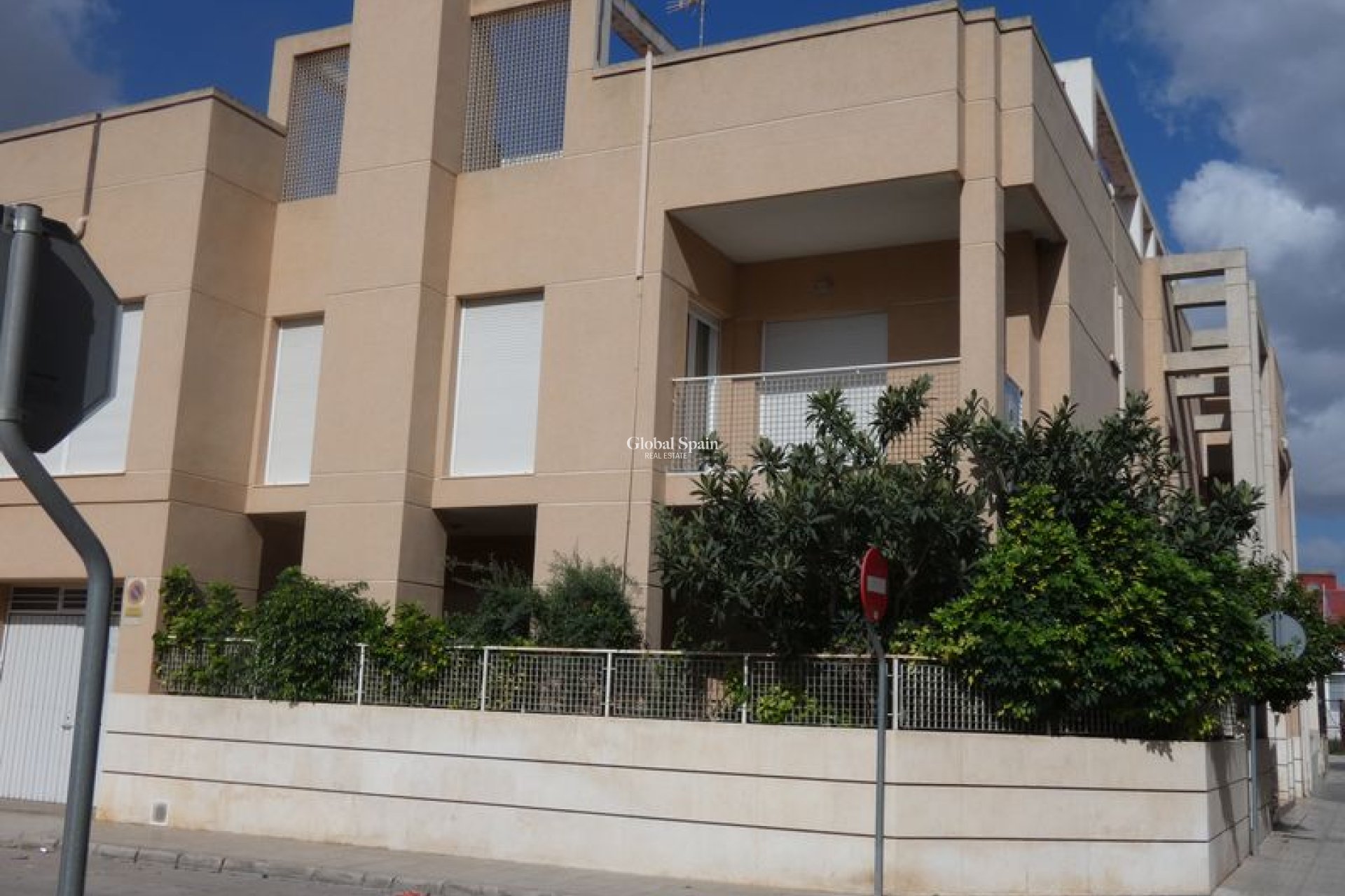 Resale - VILLA -
ALMORADÍ - Inland