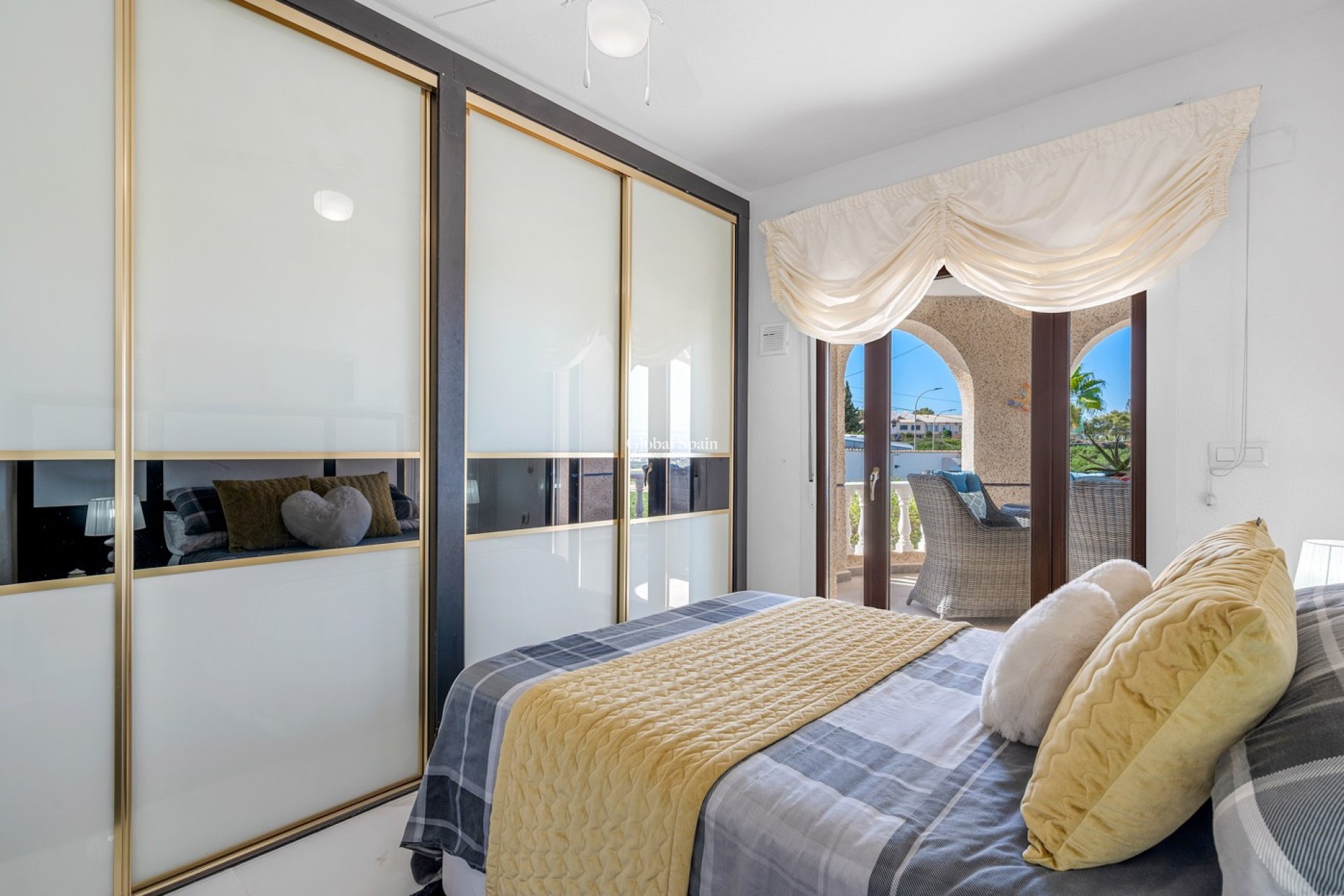 Resale - VILLA -
ALMORADÍ - Inland