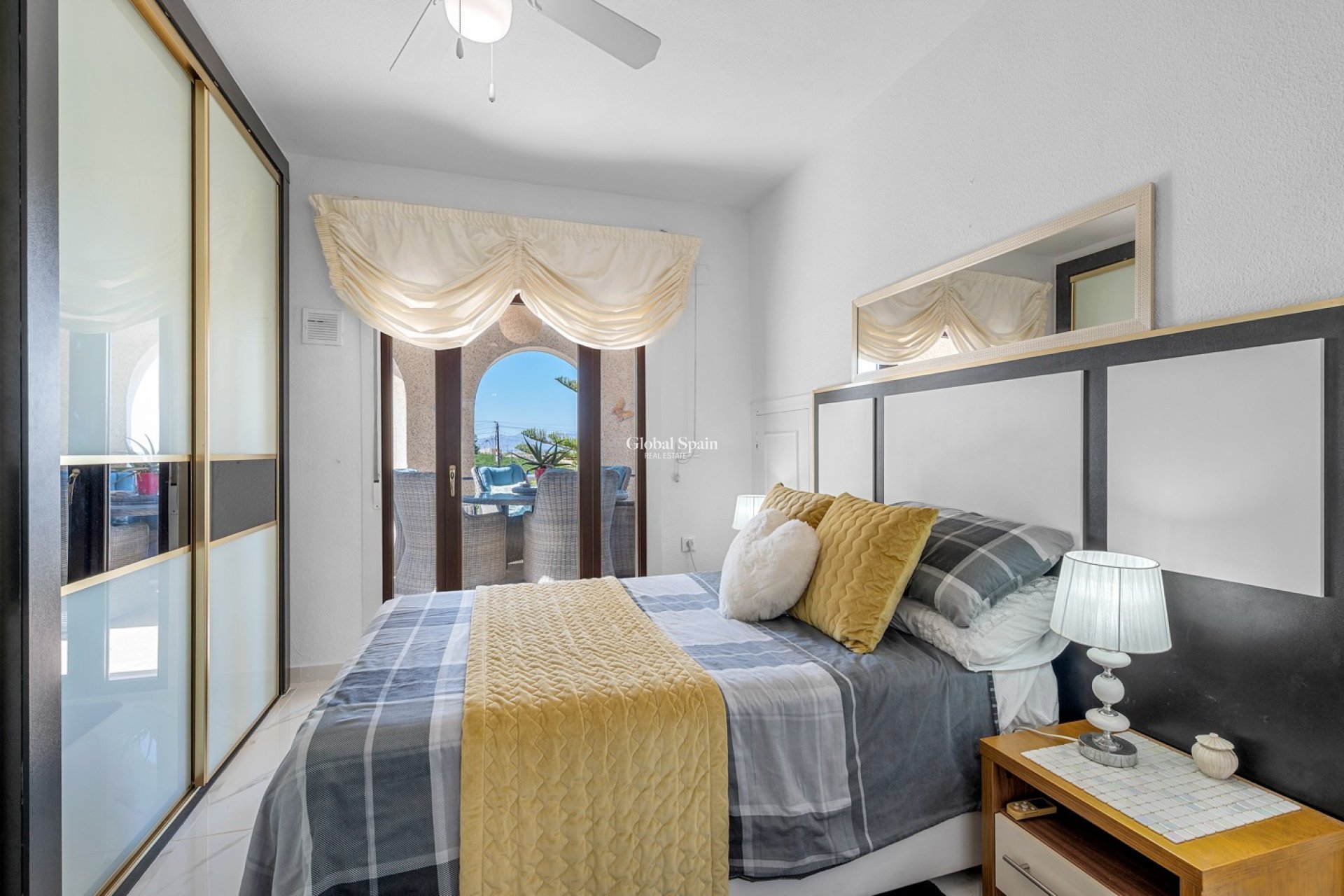 Resale - VILLA -
ALMORADÍ - Inland