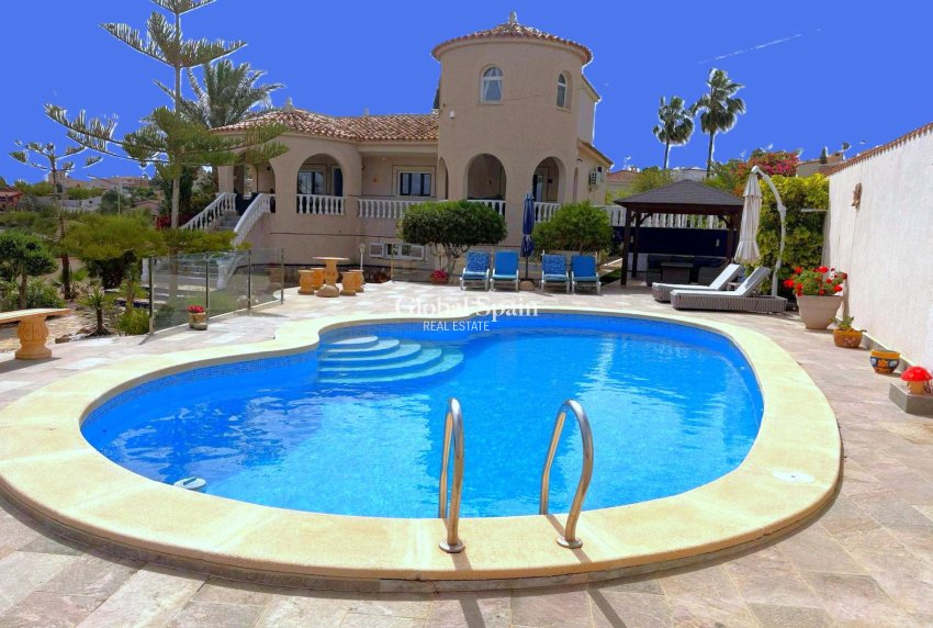 Resale - VILLA -
ALMORADÍ