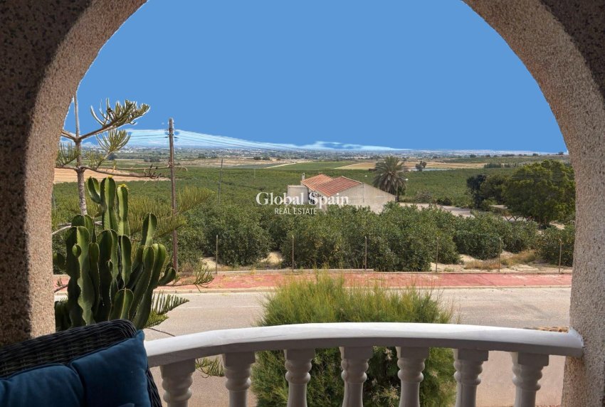 Resale - VILLA -
ALMORADÍ