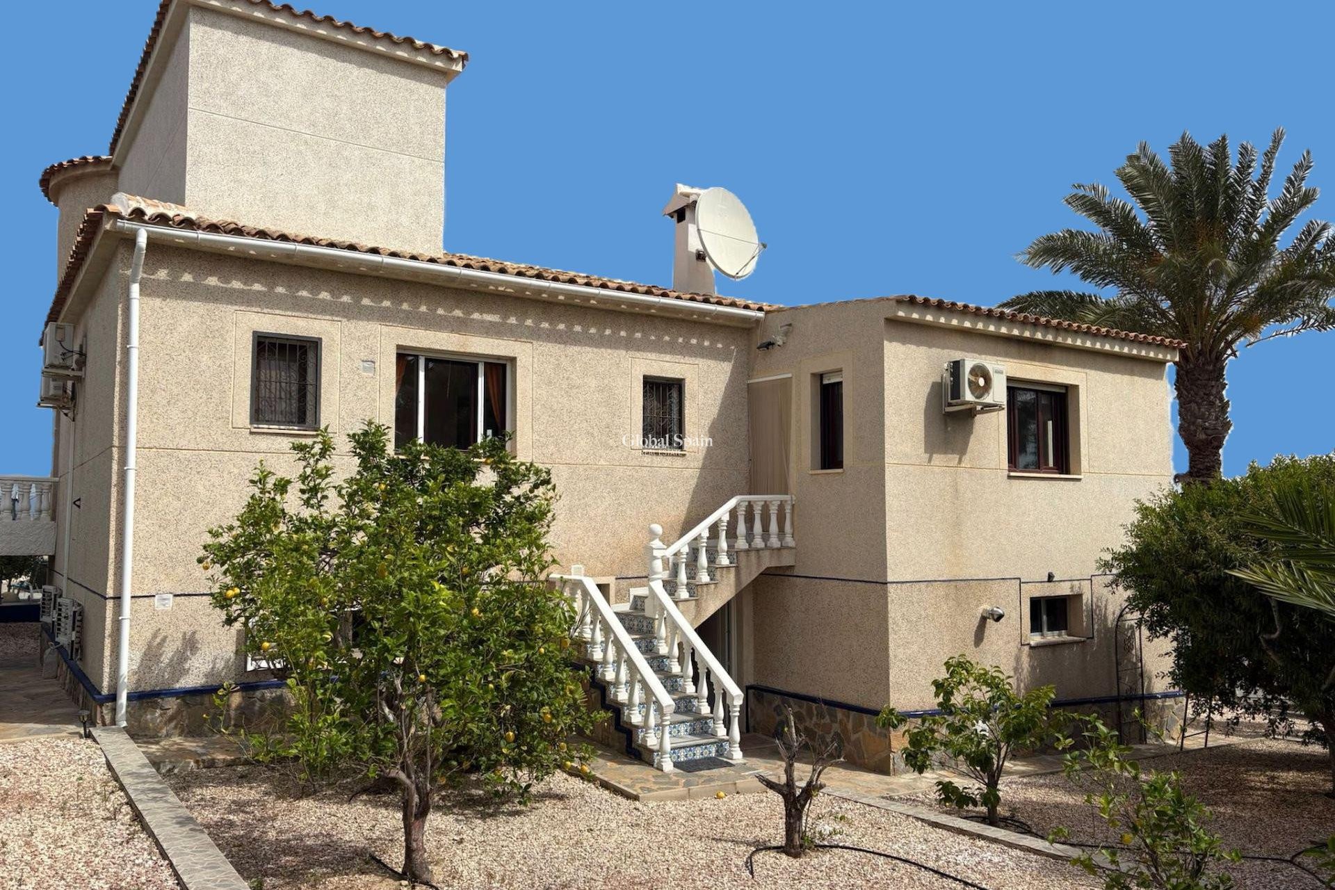 Resale - VILLA -
ALMORADÍ