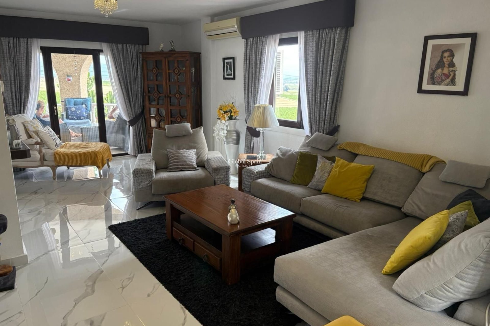Resale - VILLA -
ALMORADÍ