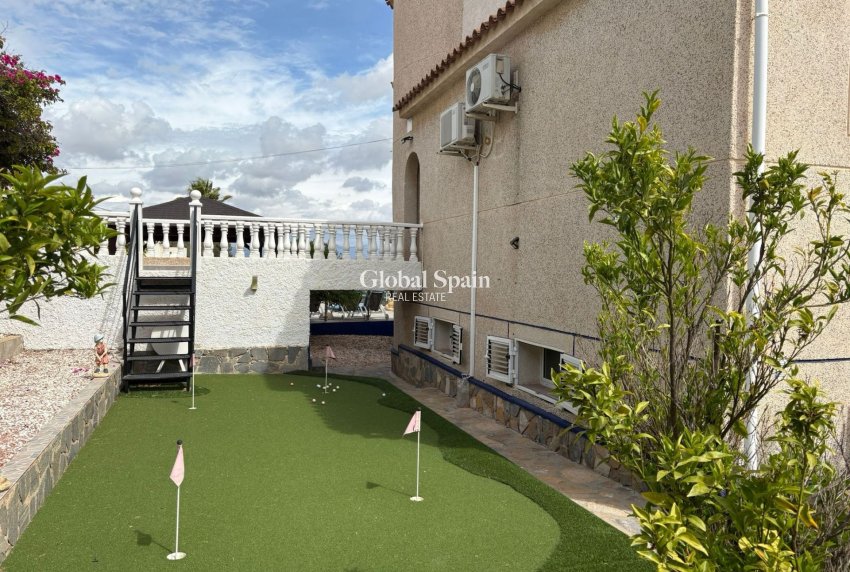 Resale - VILLA -
ALMORADÍ