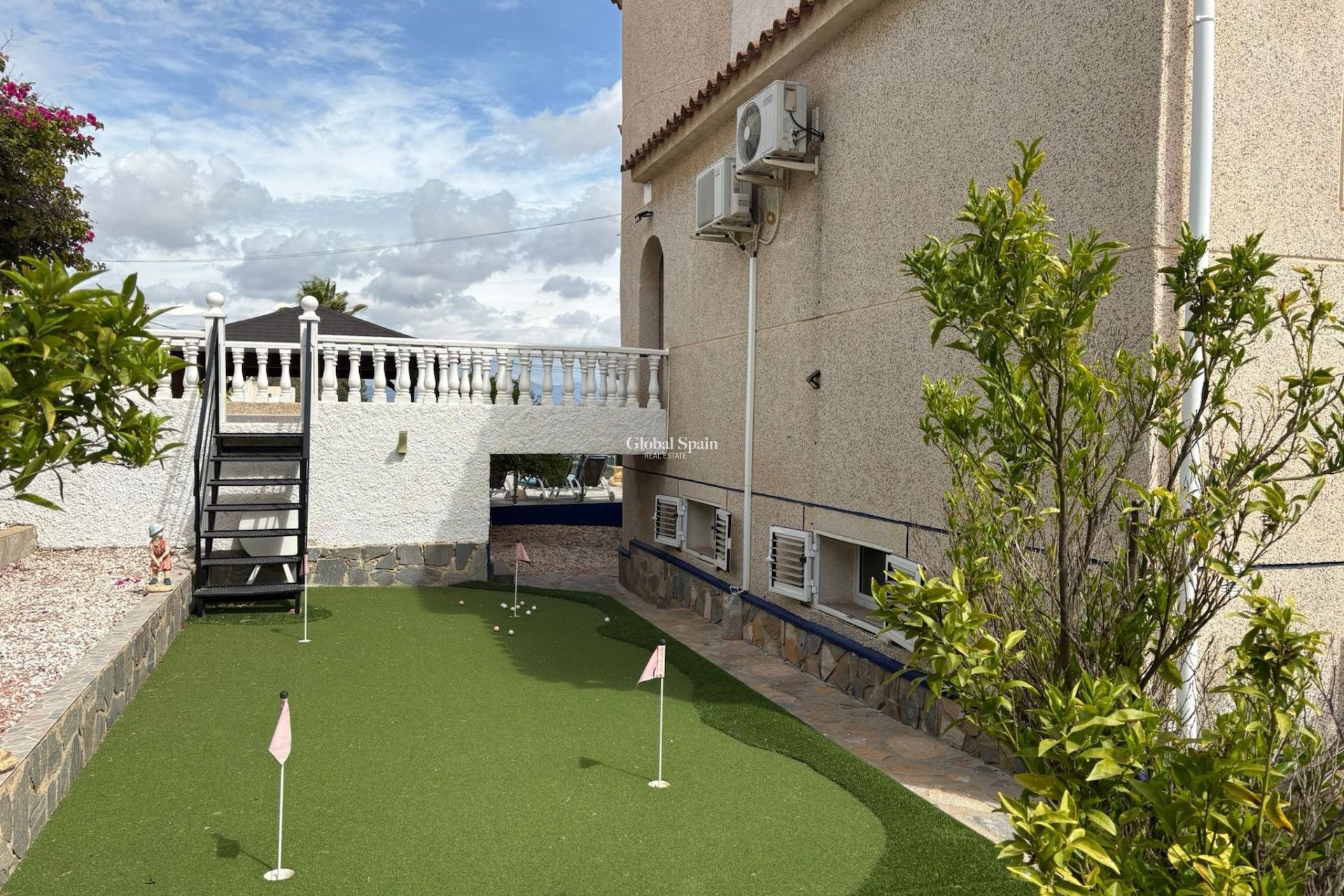 Resale - VILLA -
ALMORADÍ
