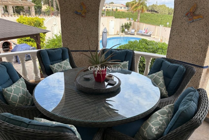 Resale - VILLA -
ALMORADÍ
