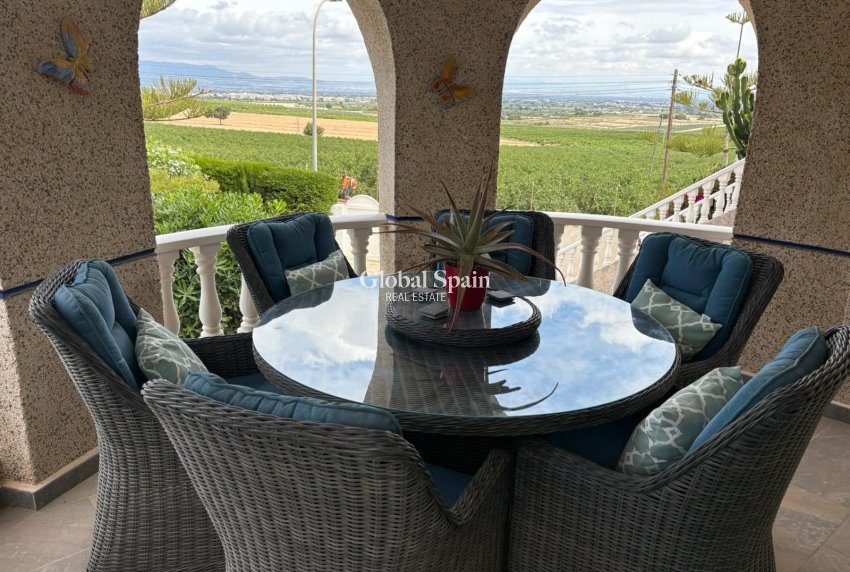 Resale - VILLA -
ALMORADÍ
