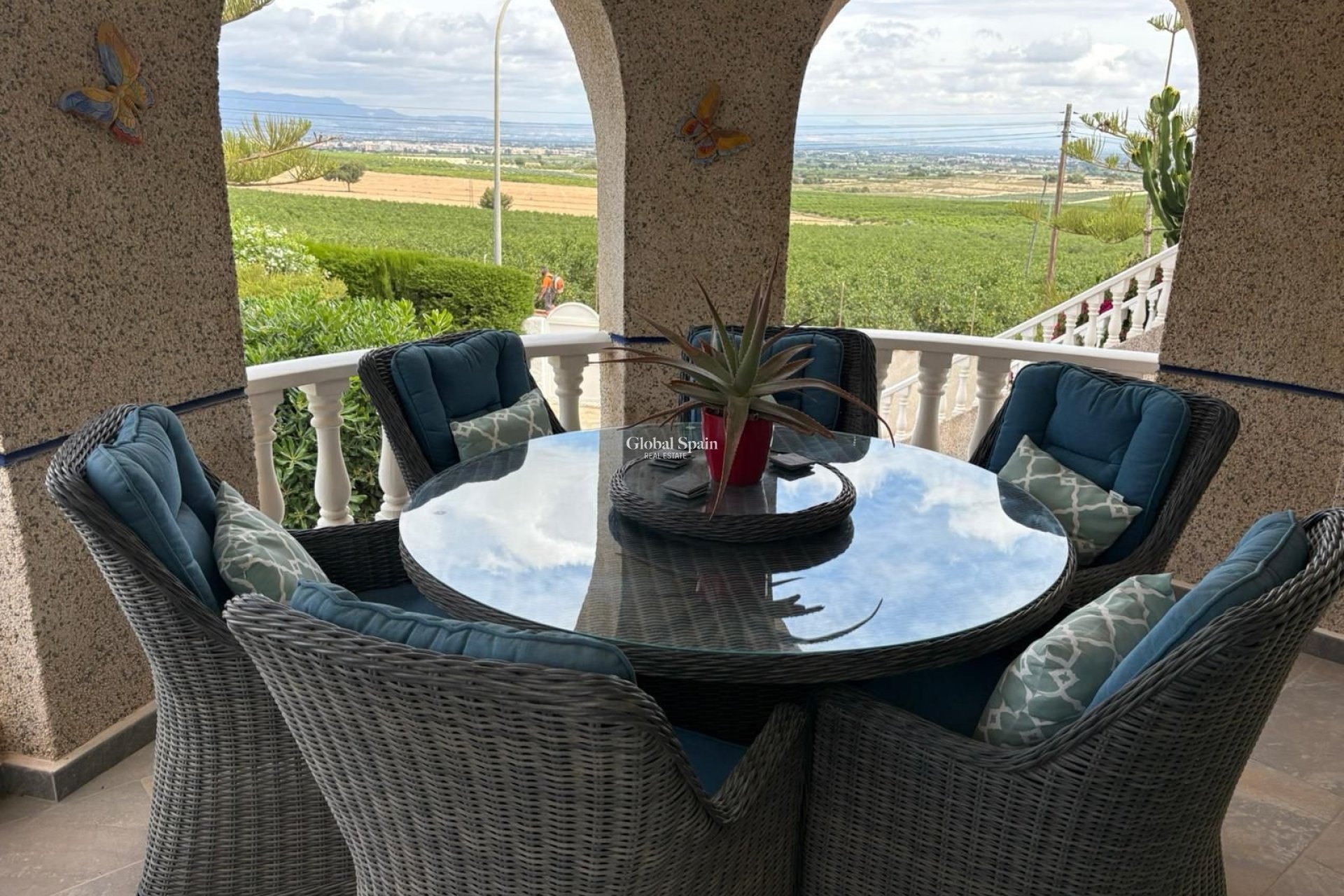 Resale - VILLA -
ALMORADÍ