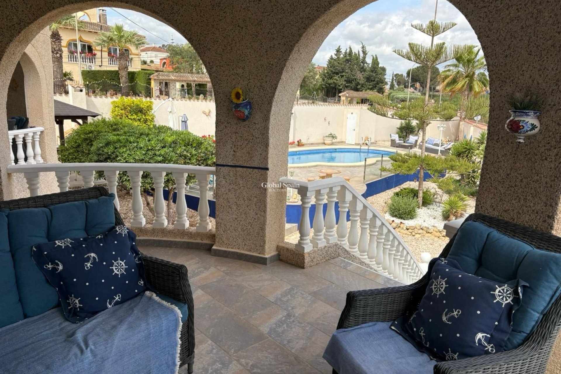 Resale - VILLA -
ALMORADÍ