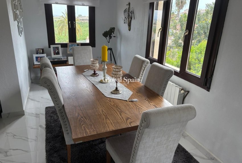Resale - VILLA -
ALMORADÍ
