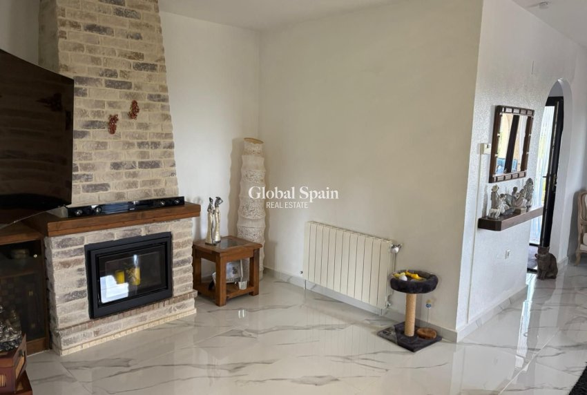 Resale - VILLA -
ALMORADÍ