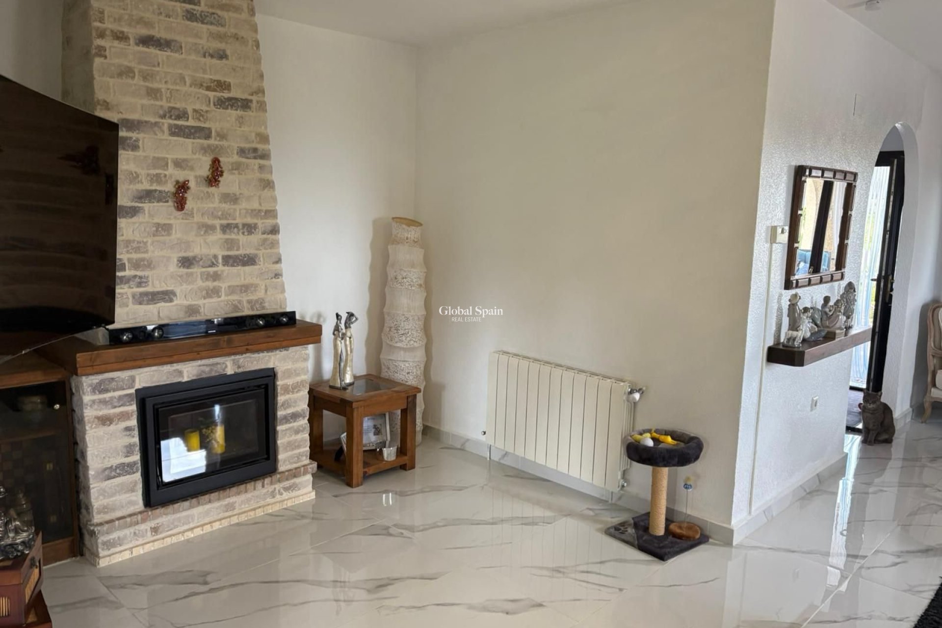 Resale - VILLA -
ALMORADÍ