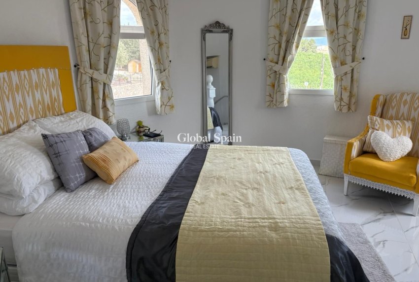 Resale - VILLA -
ALMORADÍ