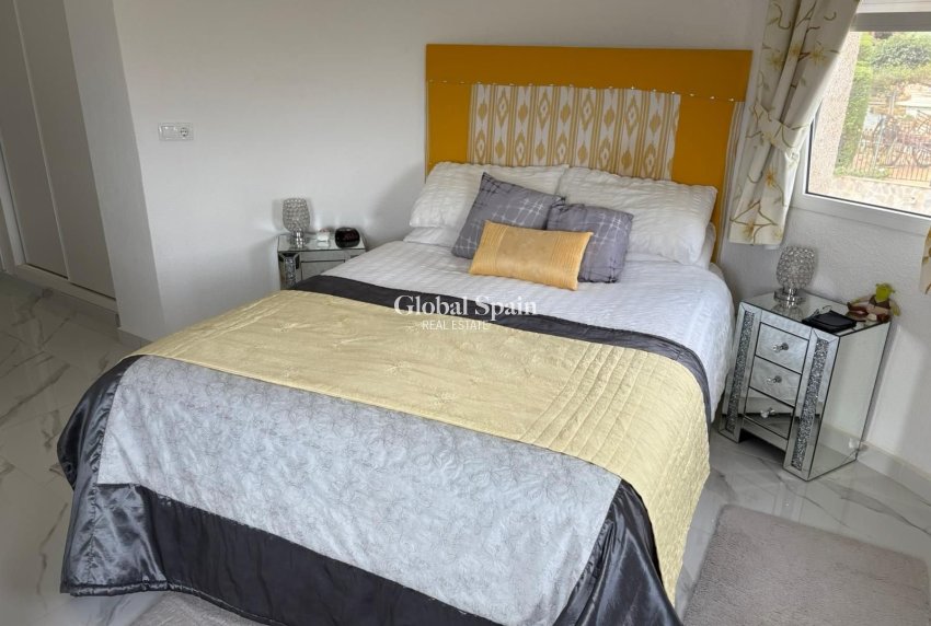 Resale - VILLA -
ALMORADÍ