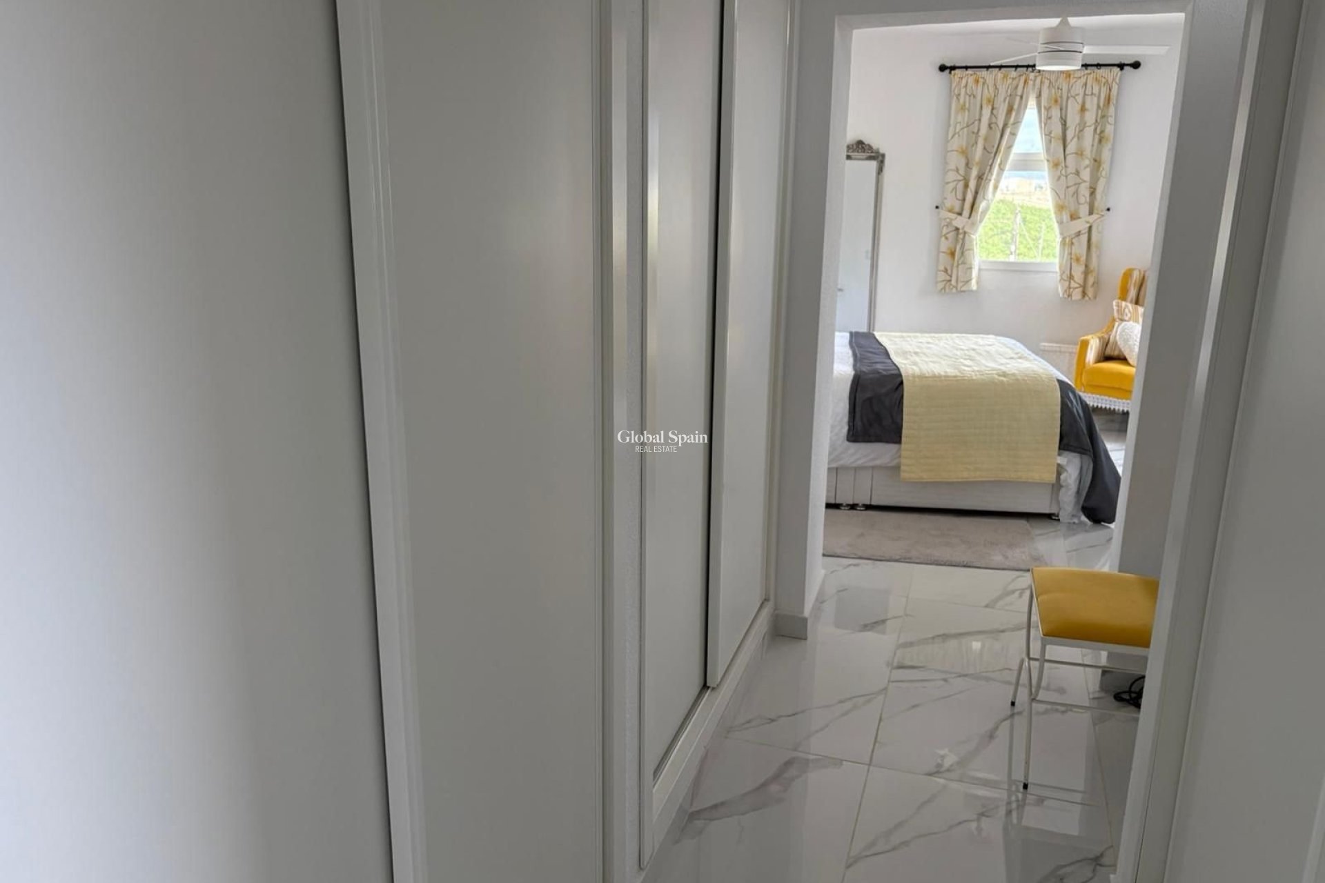 Resale - VILLA -
ALMORADÍ