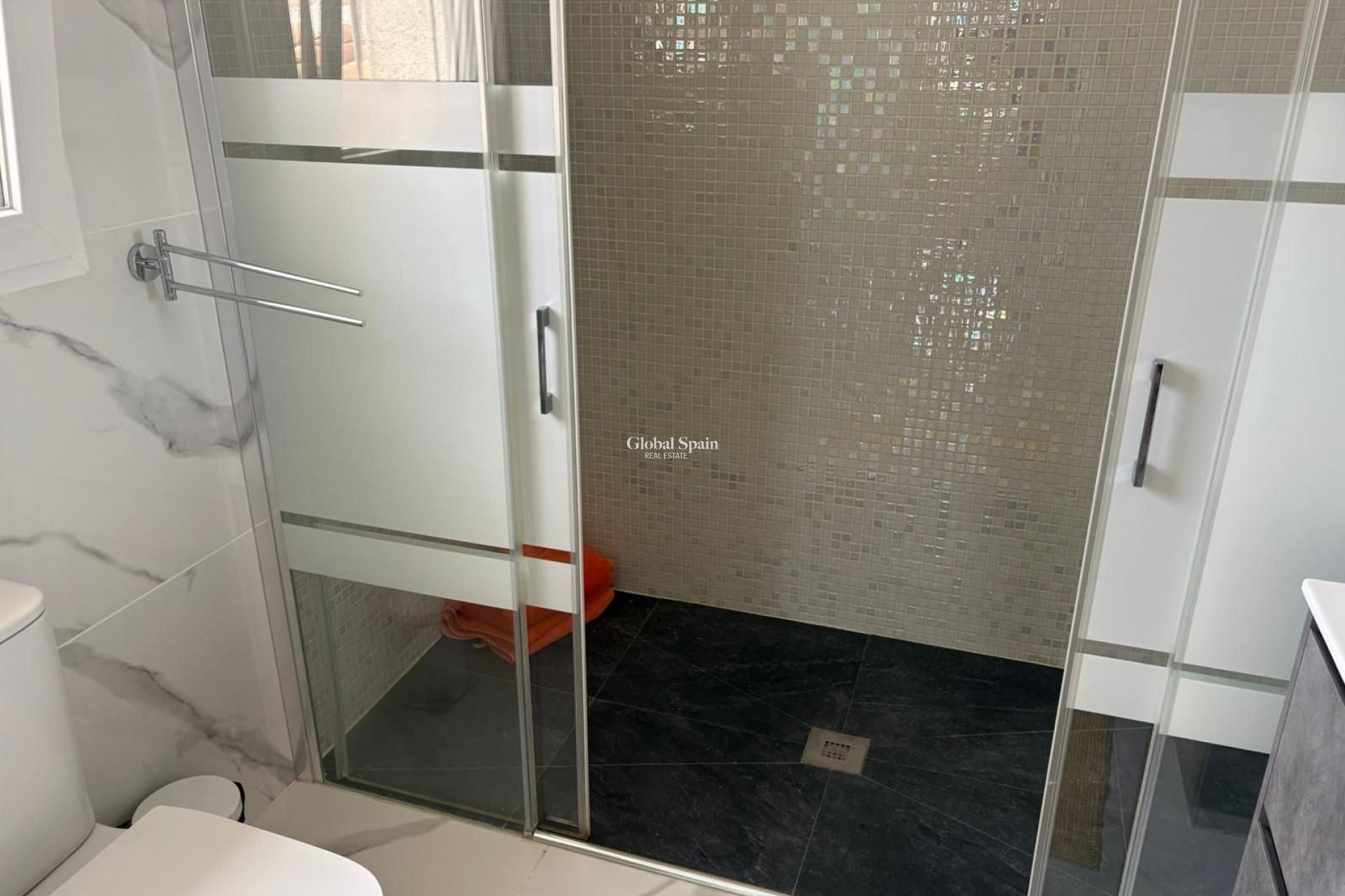 Resale - VILLA -
ALMORADÍ