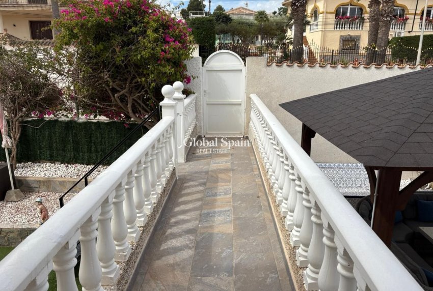 Resale - VILLA -
ALMORADÍ
