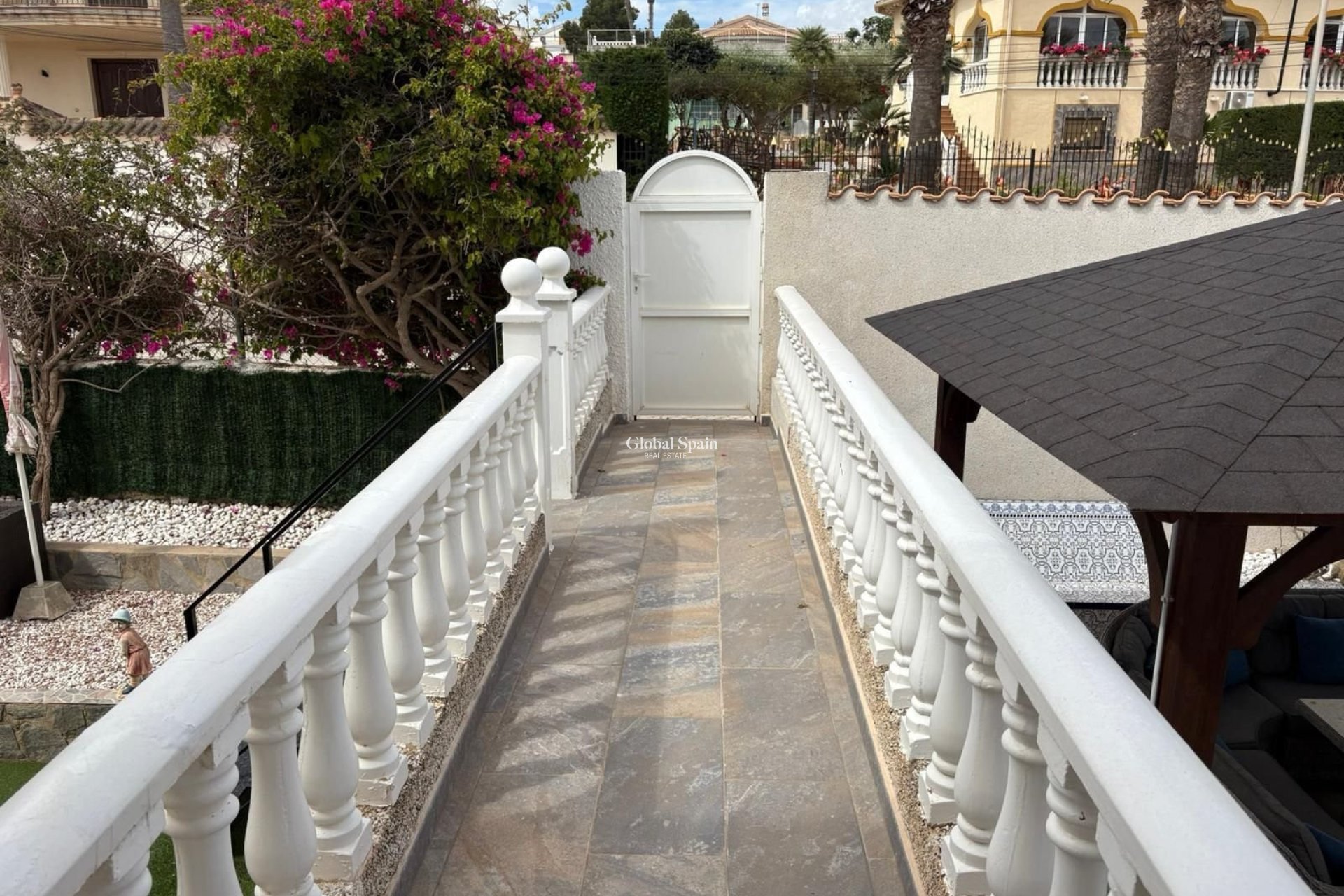 Resale - VILLA -
ALMORADÍ