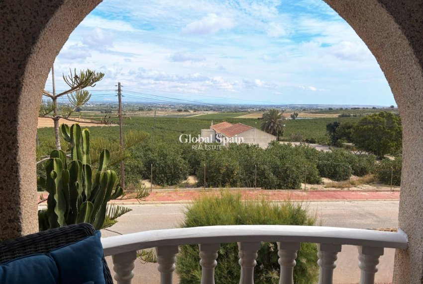 Resale - VILLA -
ALMORADÍ