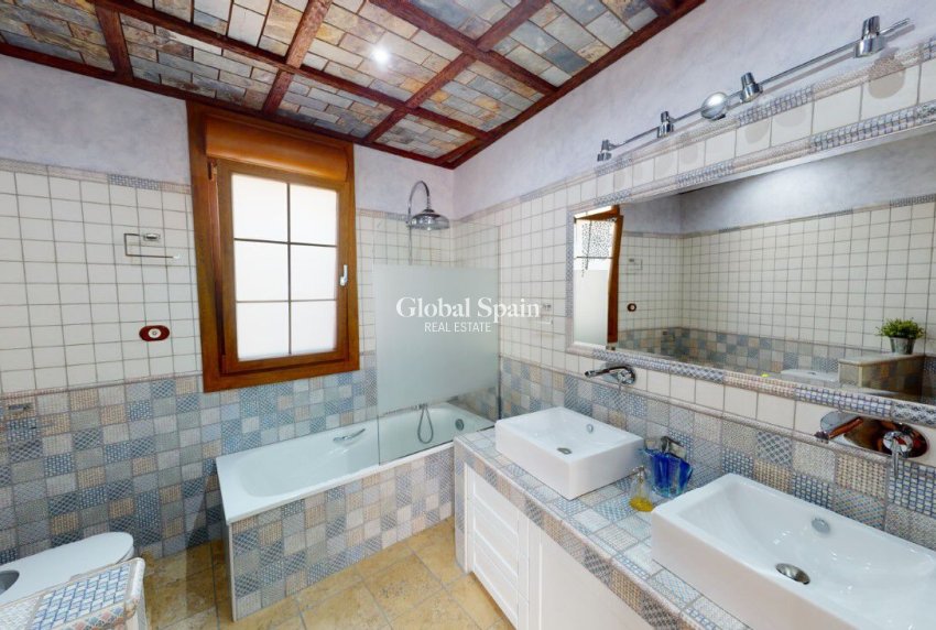 Resale - VILLA -
ALMORADÍ