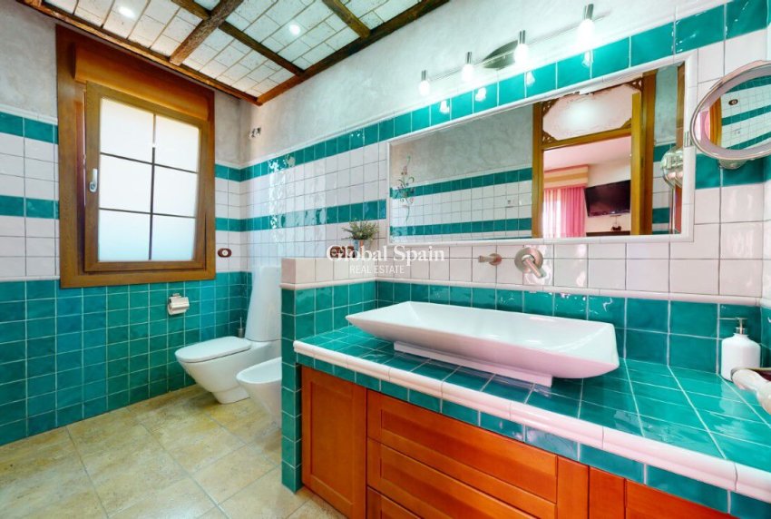 Resale - VILLA -
ALMORADÍ