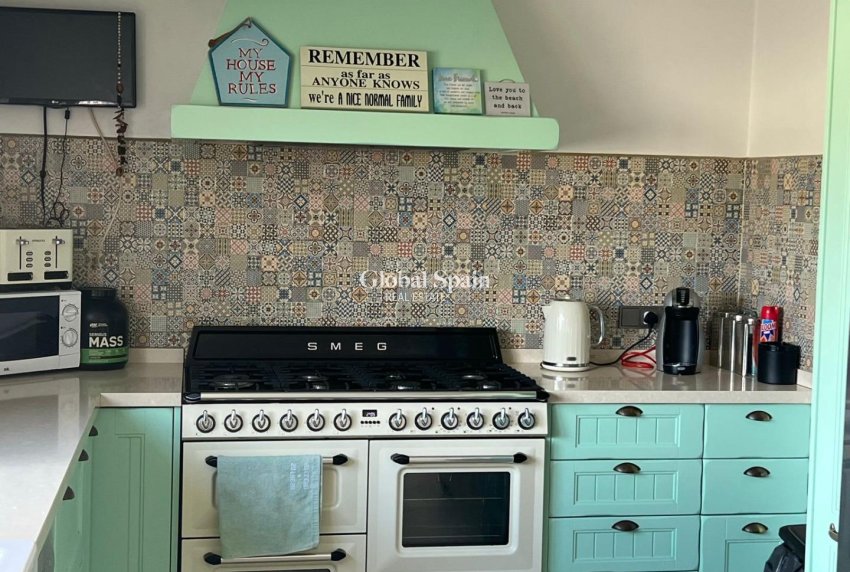 Resale - VILLA -
ALMORADÍ