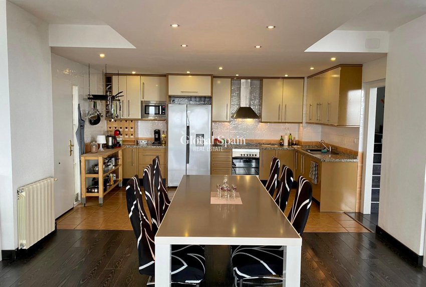 Resale - VILLA -
ALTEA - Costa Blanca