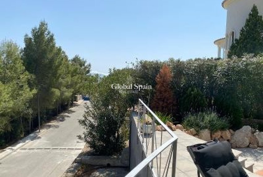 Resale - VILLA -
ALTEA - Marina Baja
