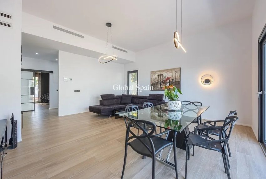 Resale - VILLA -
ALTEA