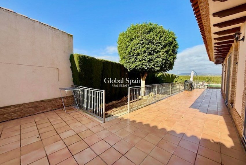 Resale - VILLA -
AVILESES - Inland
