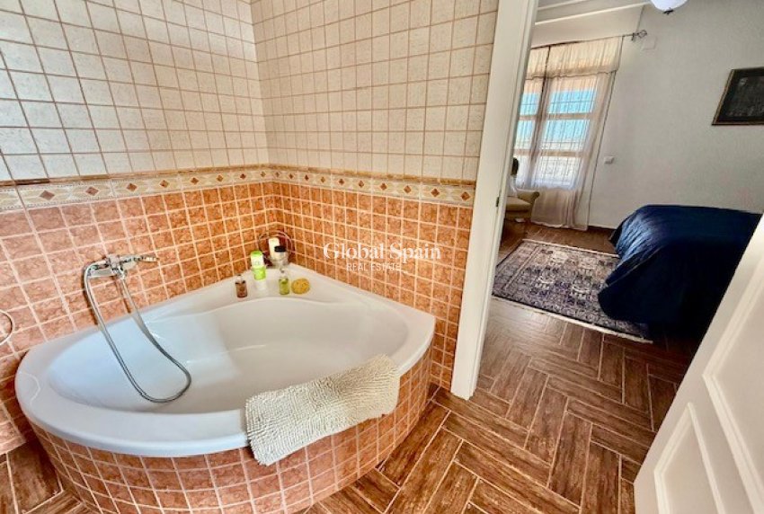 Resale - VILLA -
AVILESES - Inland