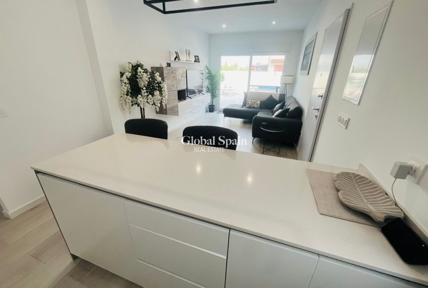 Resale - VILLA -
AVILESES - Inland