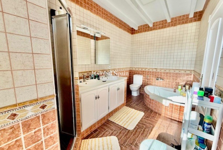 Resale - VILLA -
AVILESES - Inland