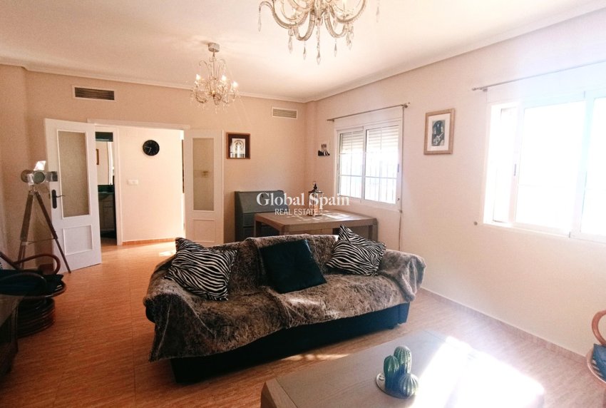 Resale - VILLA -
AVILESES - Inland