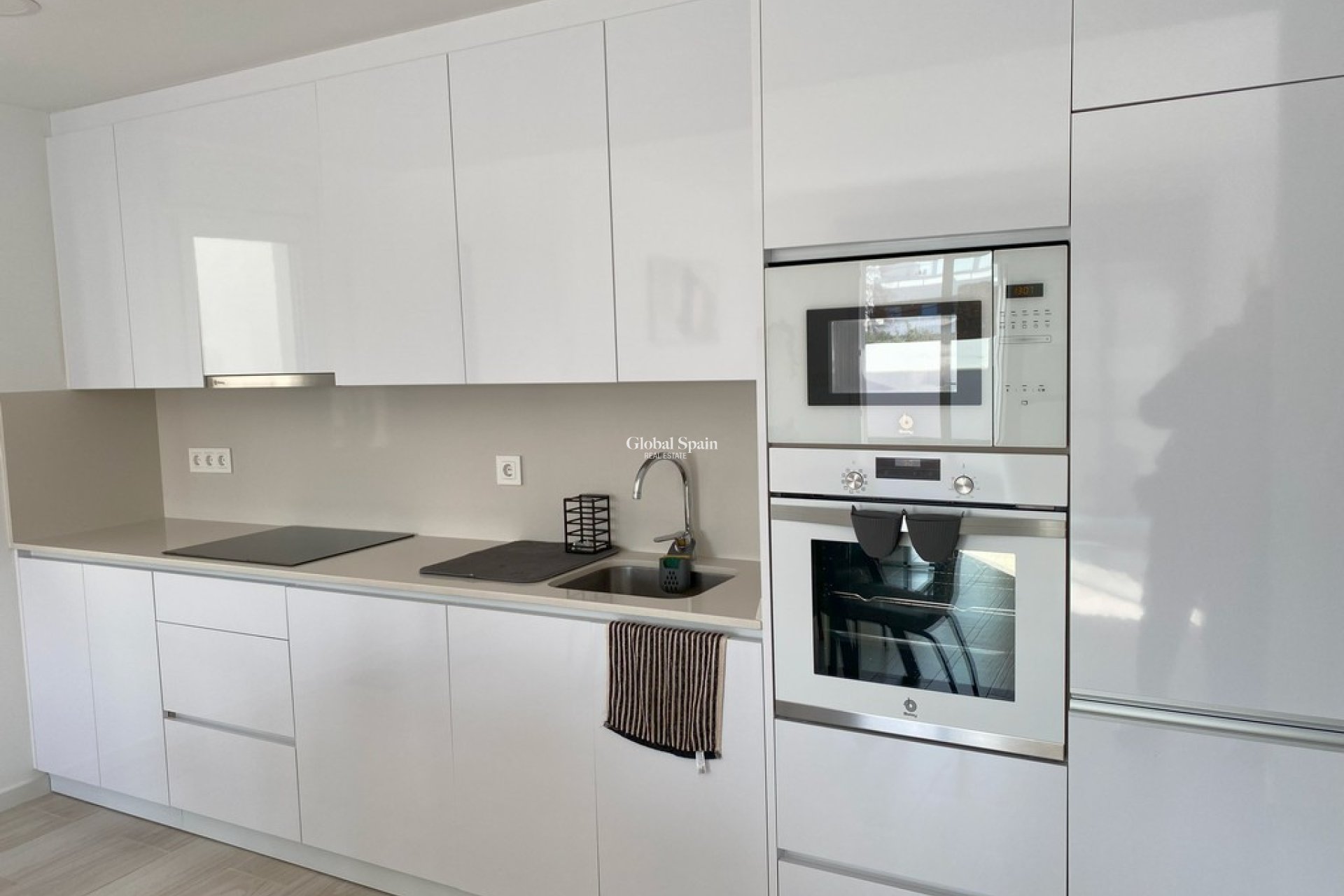 Resale - VILLA -
AVILESES - Inland